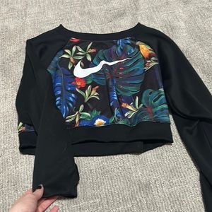 Beautiful Nike long sleeve crop!